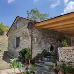 Semesterbostad Stone House *