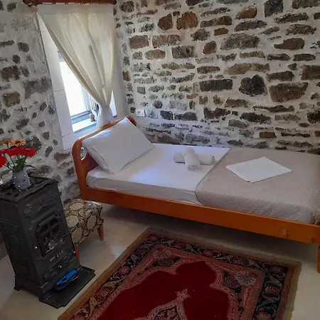 Stone House Ferienhaus Kelcyre